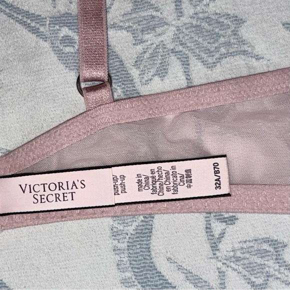 Victoria’s Secret Bombshell Lace Plunge Push-up Bra in Pastel Lavender / Lilac - Picture 5 of 5